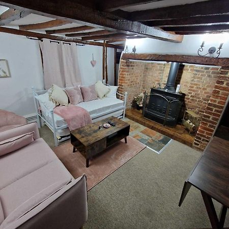 Two Bedroom Grade Ll Cottage At Az Luxury Stays Honey Horsefield With Wifi And Free Parking Hundon Экстерьер фото